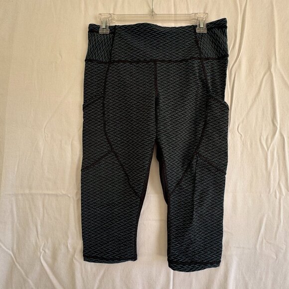 Lululemon Cropped Leggings with Pockets in Black and Teal Pattern - Picture 1 of 4